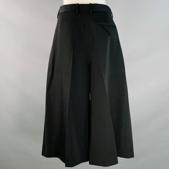 BOTTEGA VENETA Size M Black Wool Flat Front Wide Leg Shorts - Picture 3 of 6